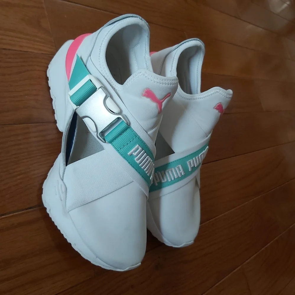 Gorgeous women Puma sneakers - Picture 6 of 6